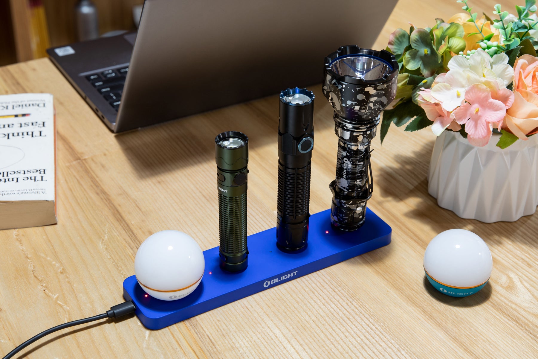 Olight O-OMINOBU Omino Magnetic Flashlight Charger Color Blue – KnifeJoy
