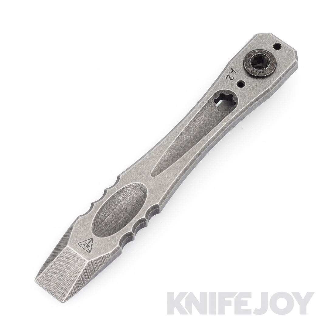 マイクロカレントスティック 毛髪と頭皮にアプローチする 「マイクロカレント」を発生させる